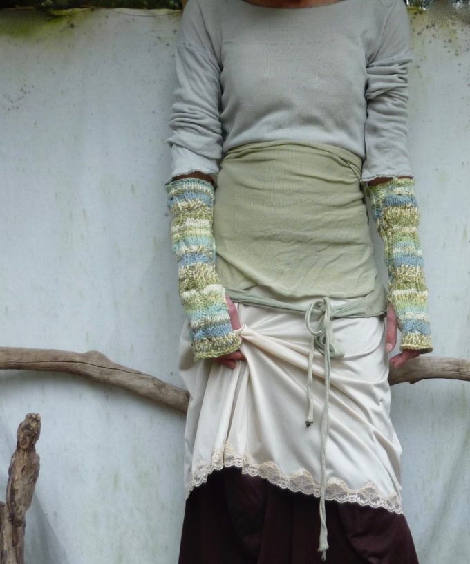 INNER WILD Waterlily Arm Warmers KNITTING PATTERN - Image 6